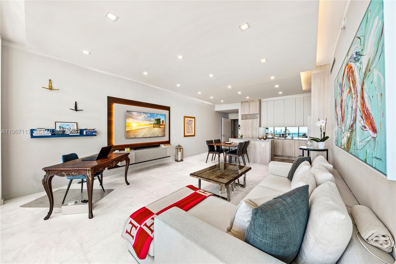 PARAMOUNT BAY CONDO - Residential