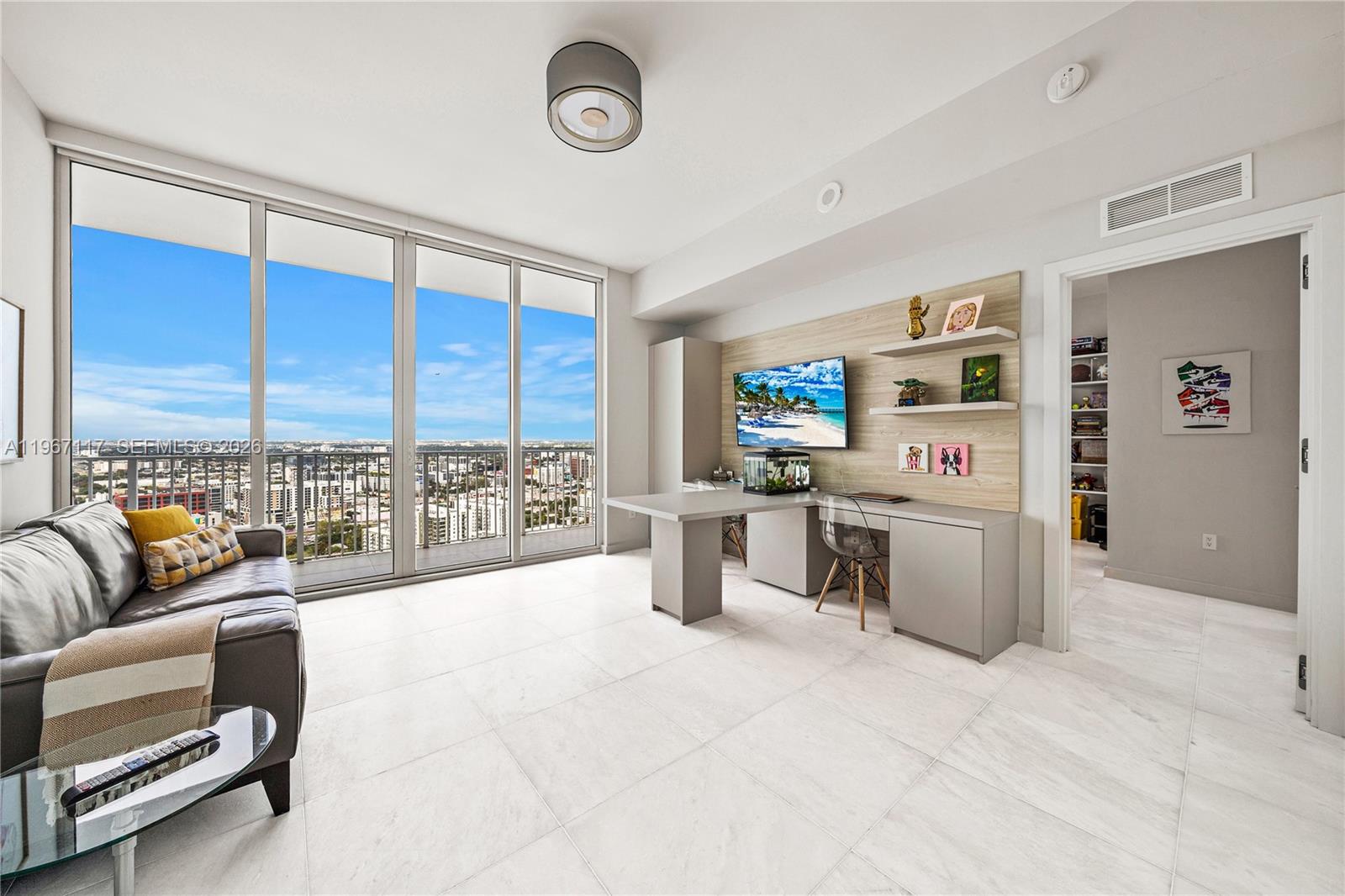 PARAMOUNT BAY CONDO - Residential