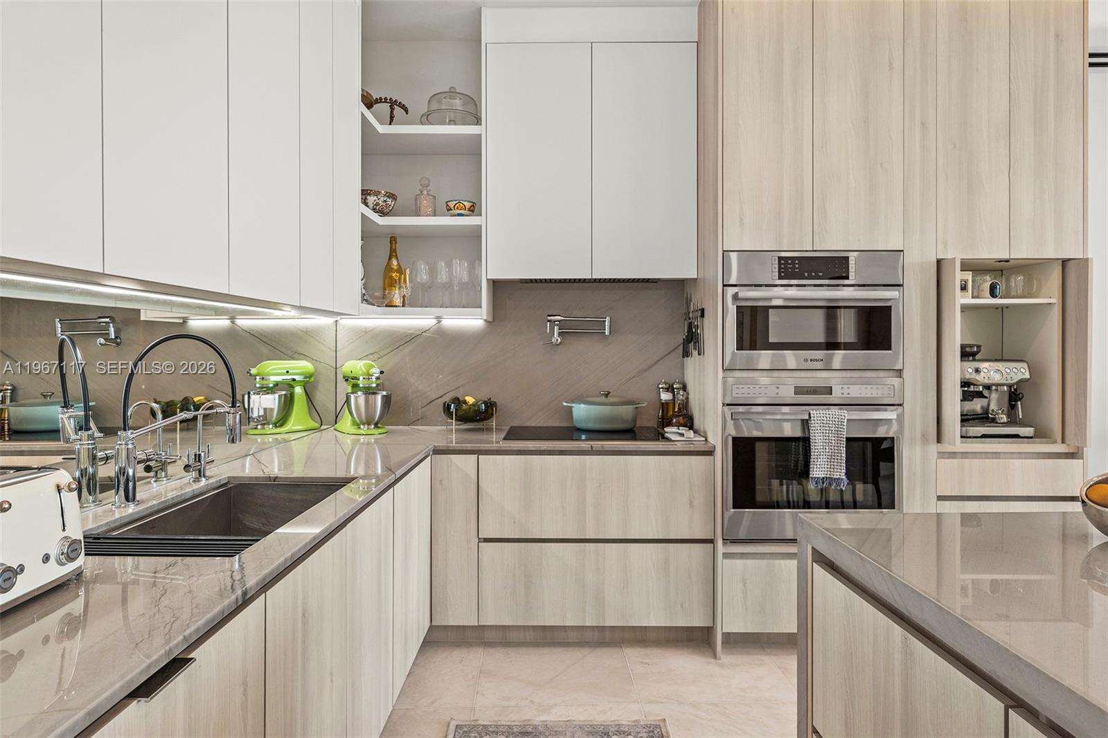 PARAMOUNT BAY CONDO - Residential