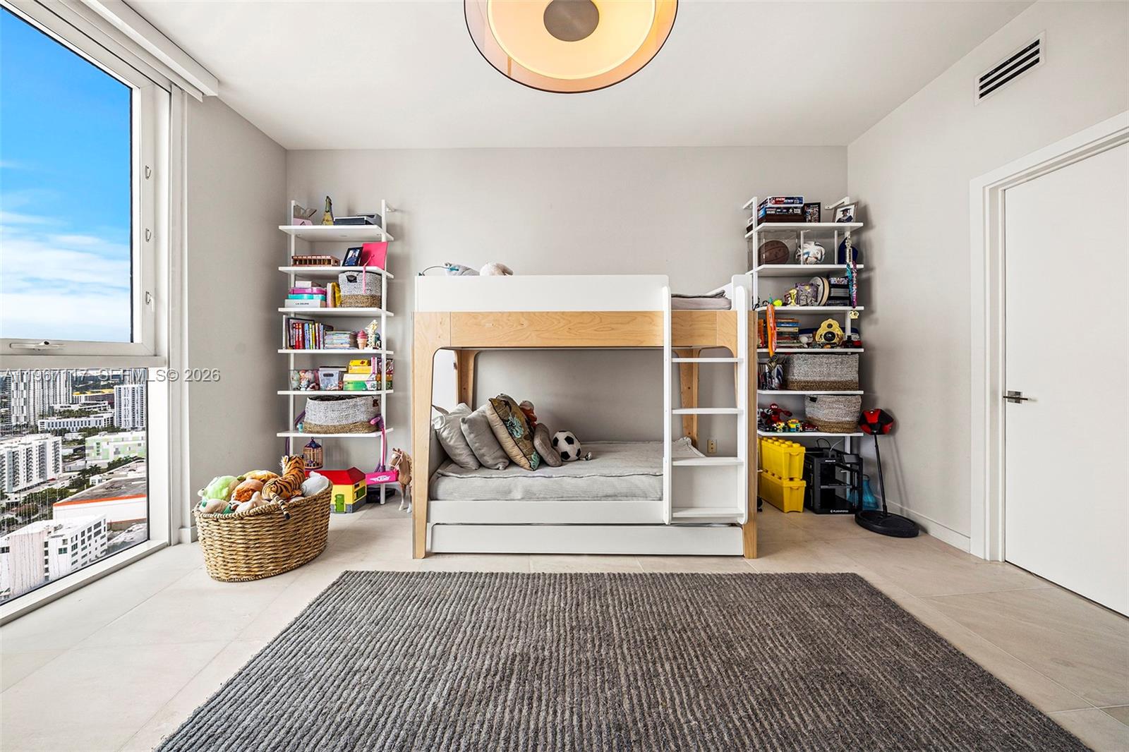 PARAMOUNT BAY CONDO - Residential