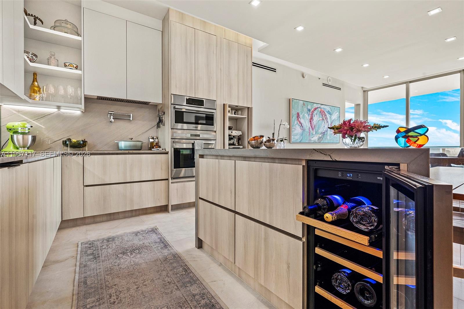 PARAMOUNT BAY CONDO - Residential