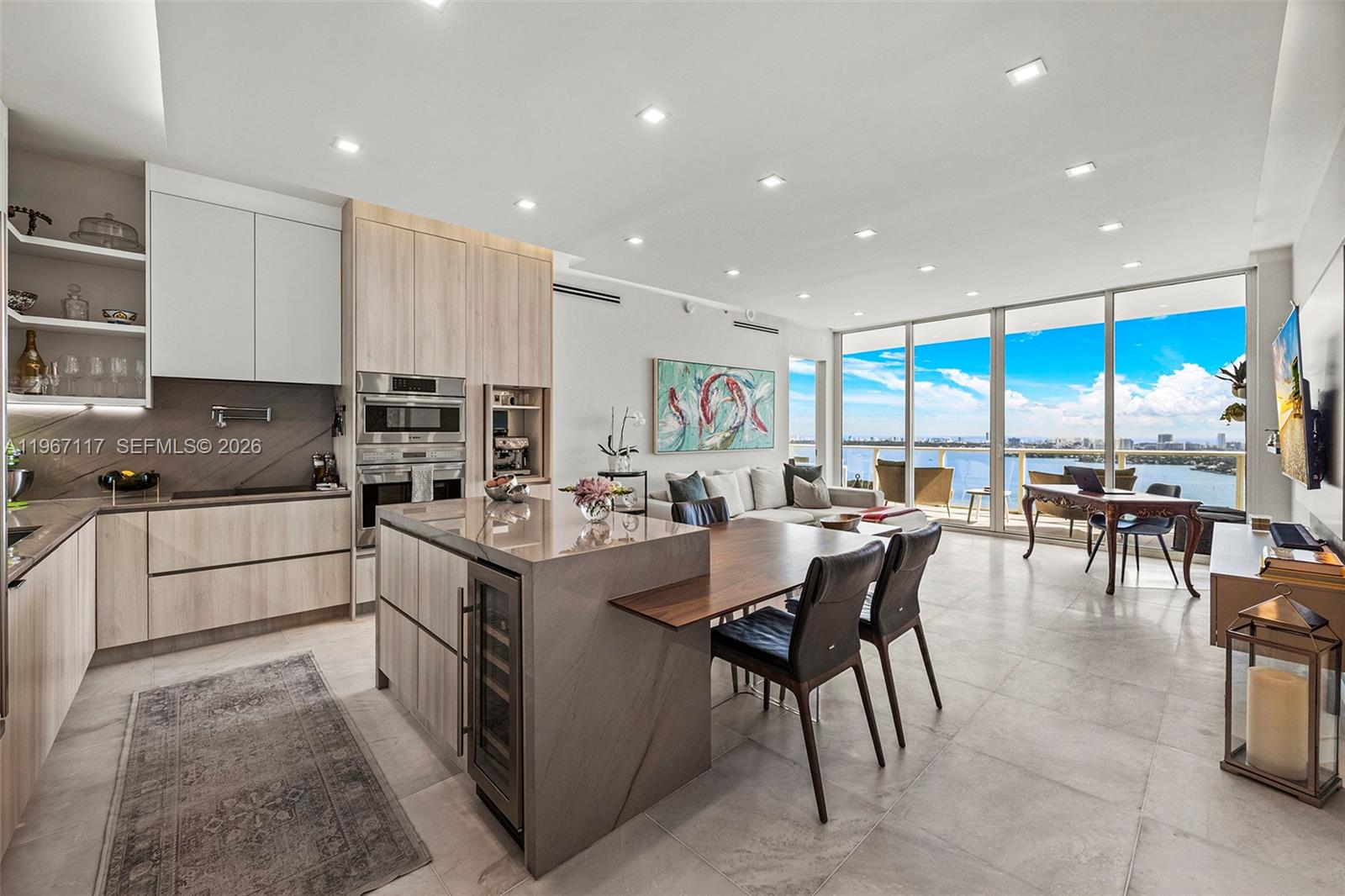 PARAMOUNT BAY CONDO - Residential