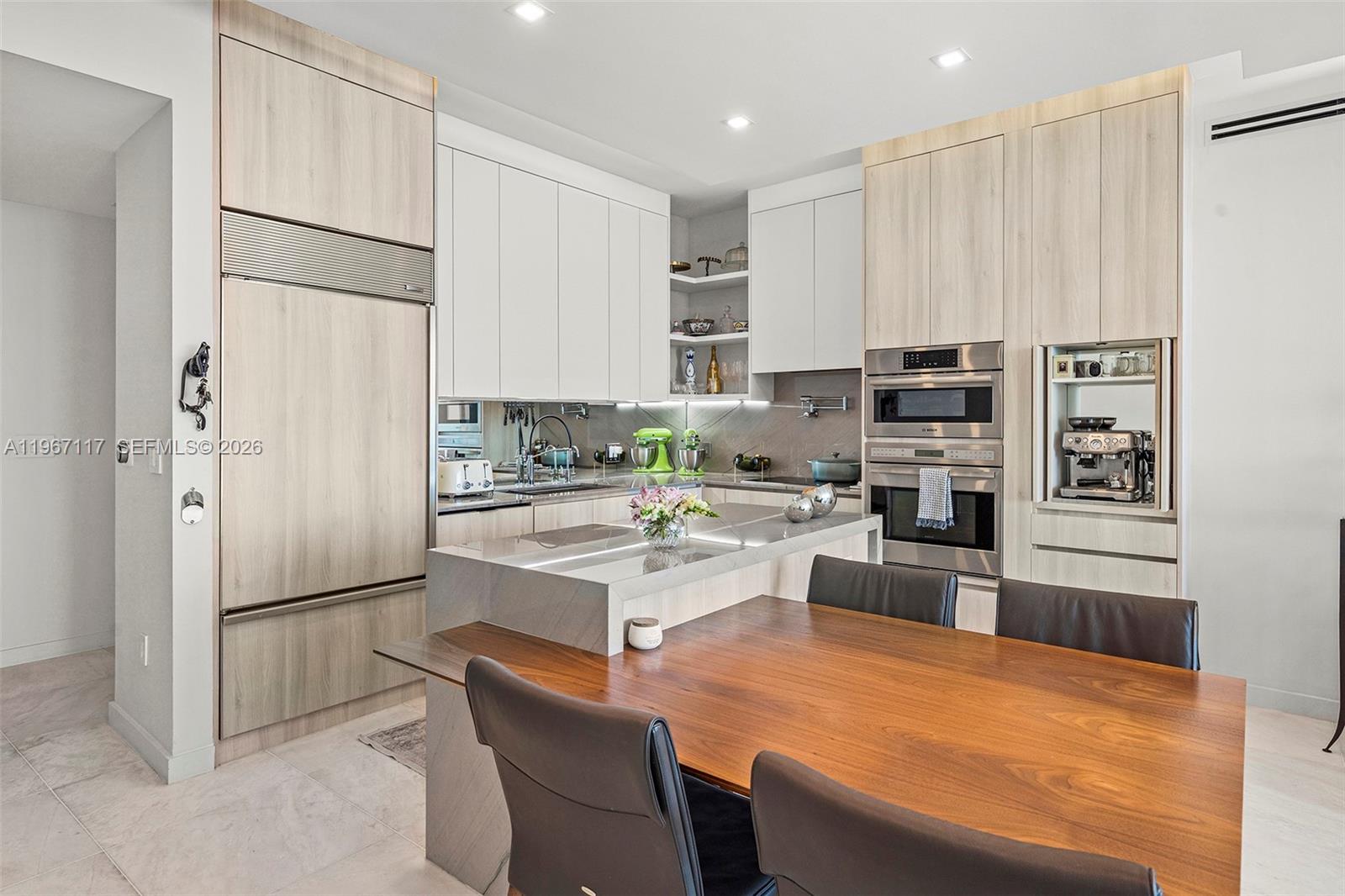 PARAMOUNT BAY CONDO - Residential