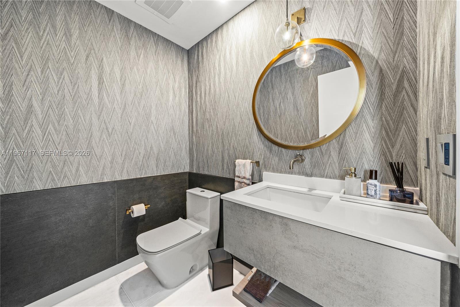 PARAMOUNT BAY CONDO - Residential