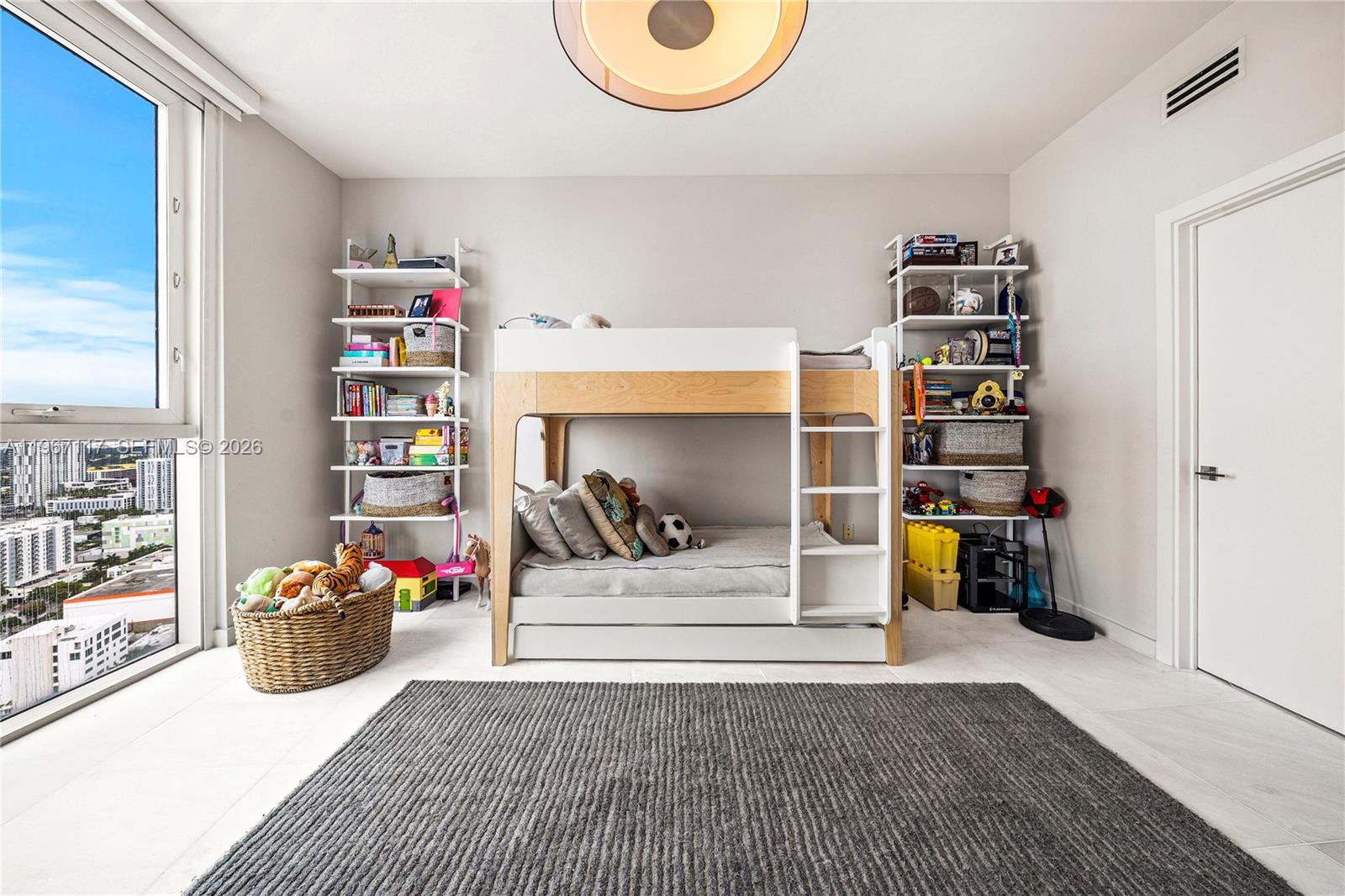 PARAMOUNT BAY CONDO - Residential