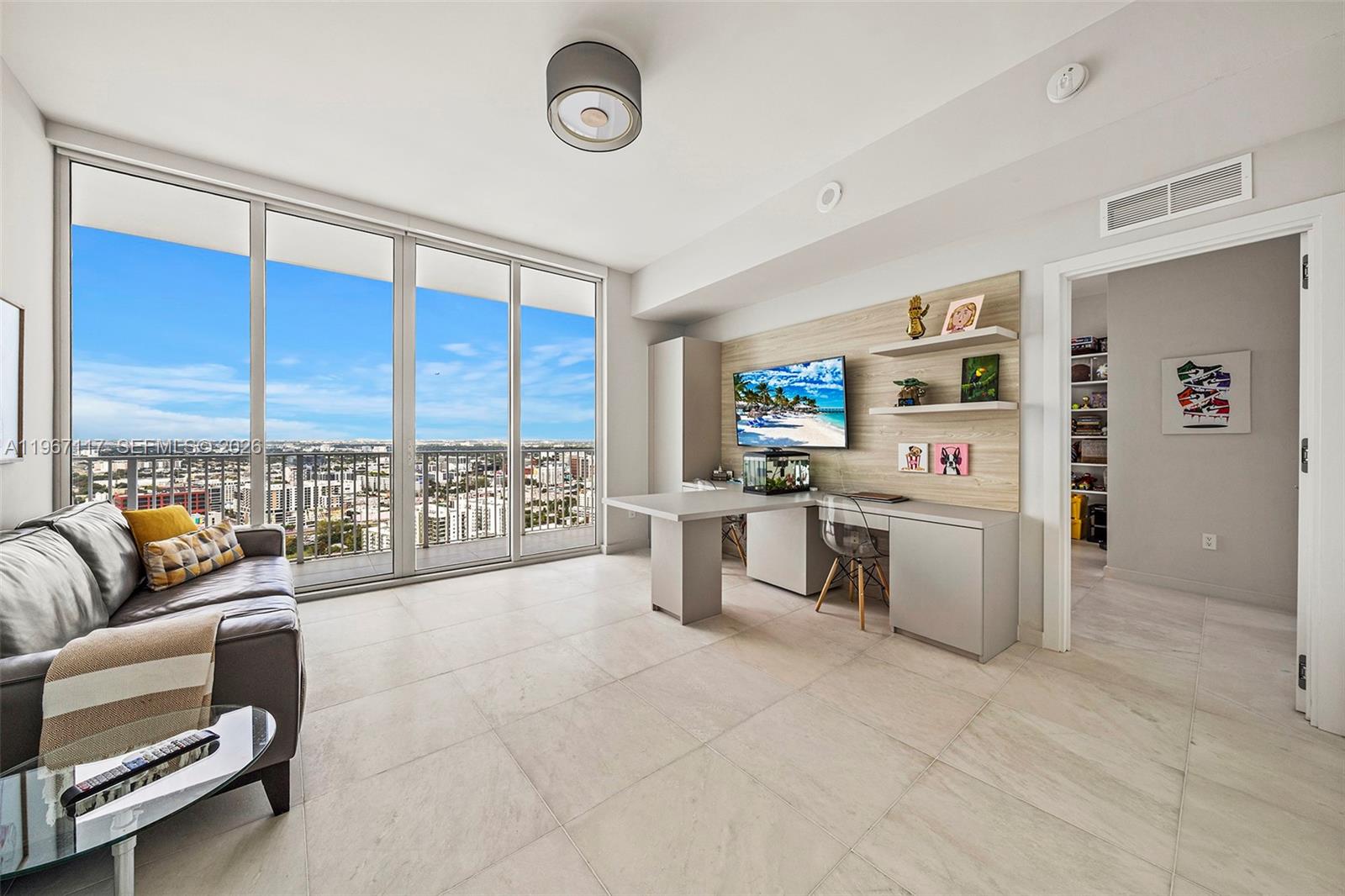 PARAMOUNT BAY CONDO - Residential