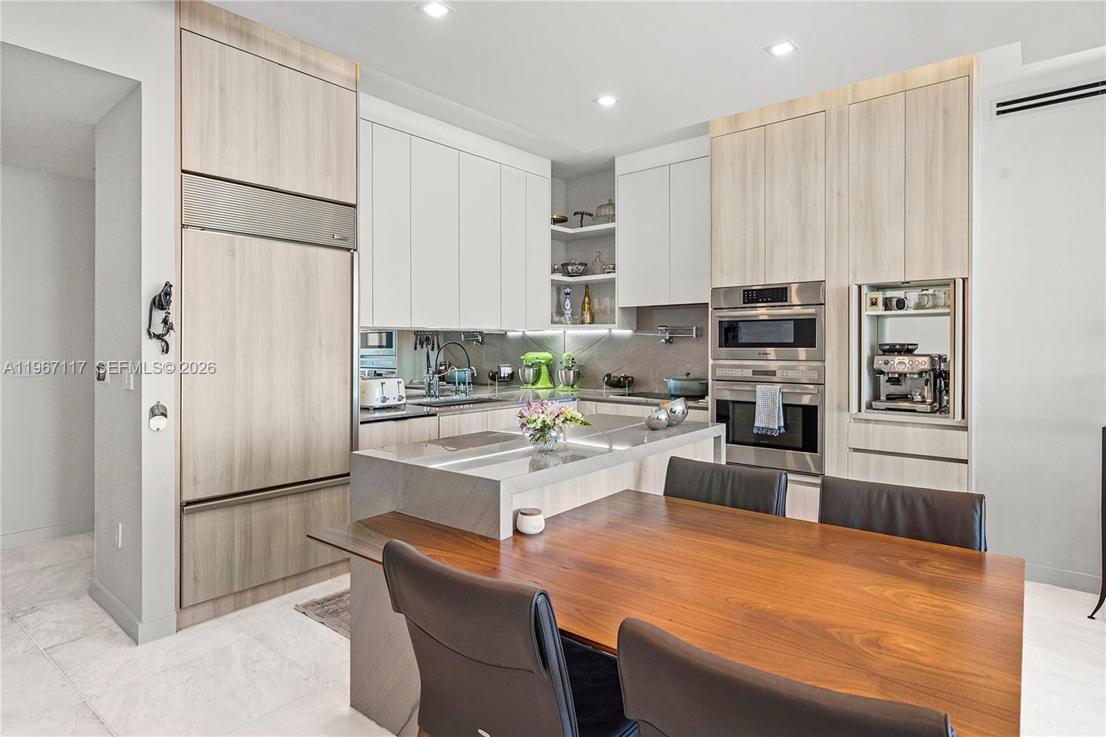 PARAMOUNT BAY CONDO - Residential