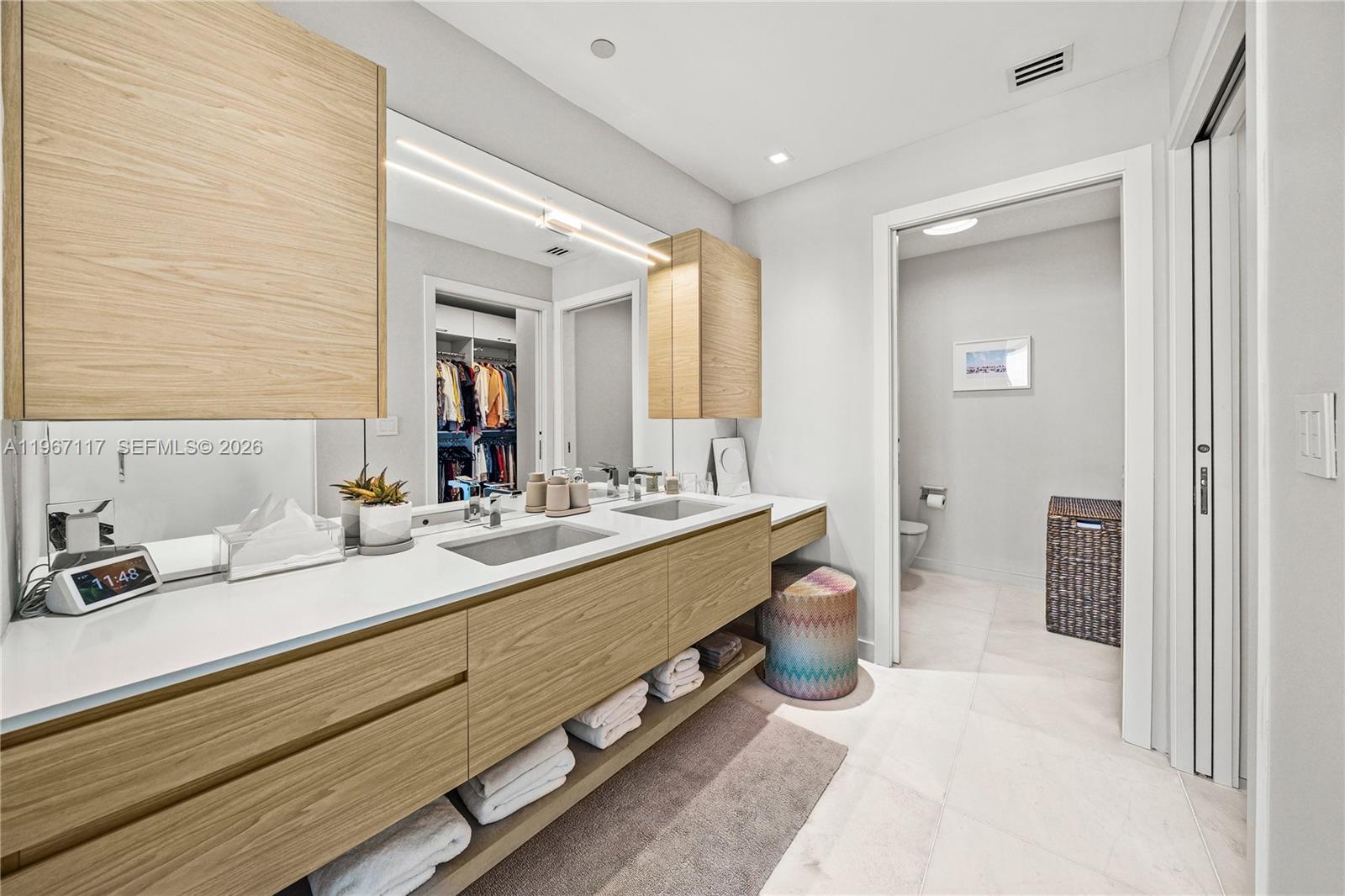 PARAMOUNT BAY CONDO - Residential