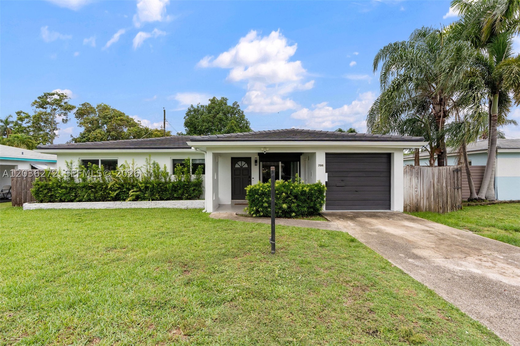 Photo 1 of 33 — 706 N 32nd Ct, Hollywood, FL 33021
