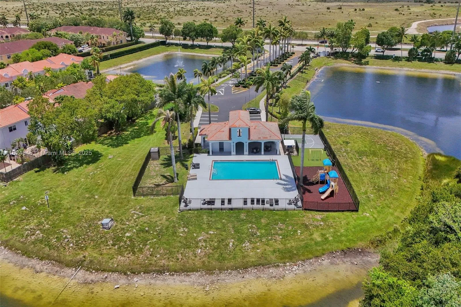 Miami, Florida 33194, United States, 3 Bedrooms Bedrooms, ,3 BathroomsBathrooms,Residential,Active,155958