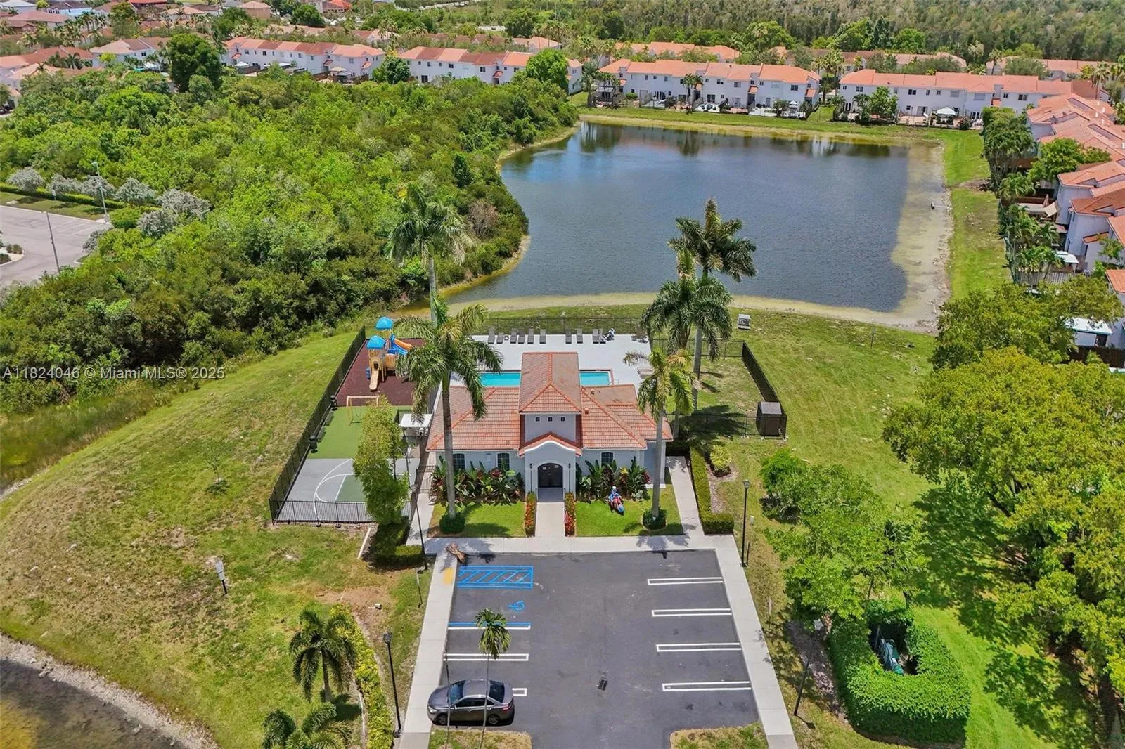 Miami, Florida 33194, United States, 3 Bedrooms Bedrooms, ,3 BathroomsBathrooms,Residential,Active,155958