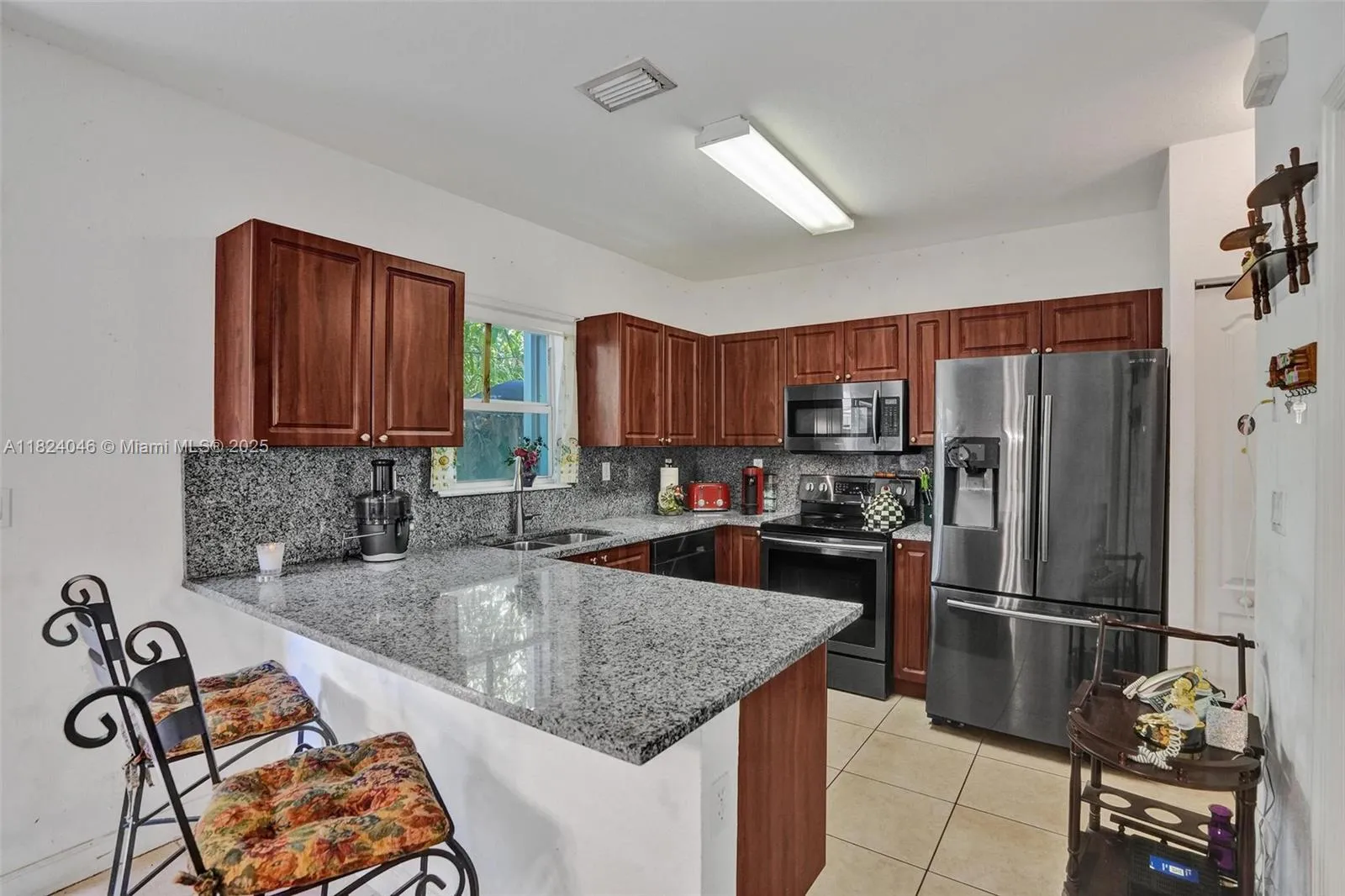 Miami, Florida 33194, United States, 3 Bedrooms Bedrooms, ,3 BathroomsBathrooms,Residential,Active,155958