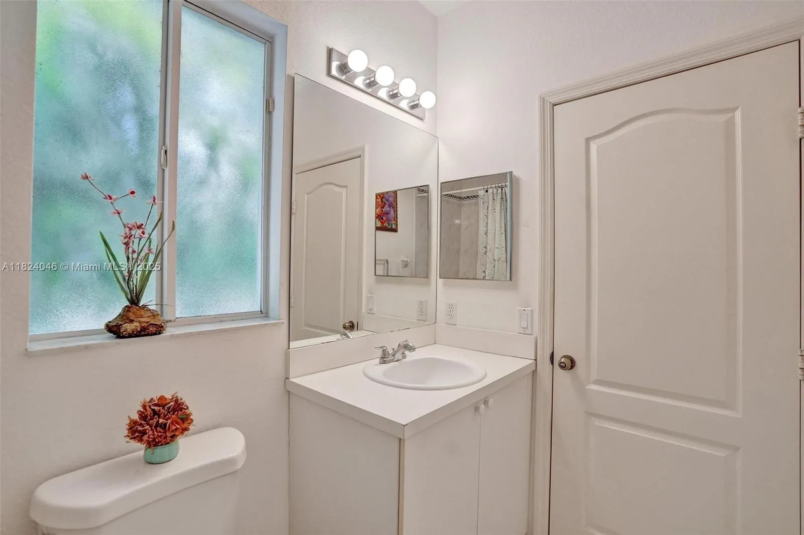 Miami, Florida 33194, United States, 3 Bedrooms Bedrooms, ,3 BathroomsBathrooms,Residential,Active,155958