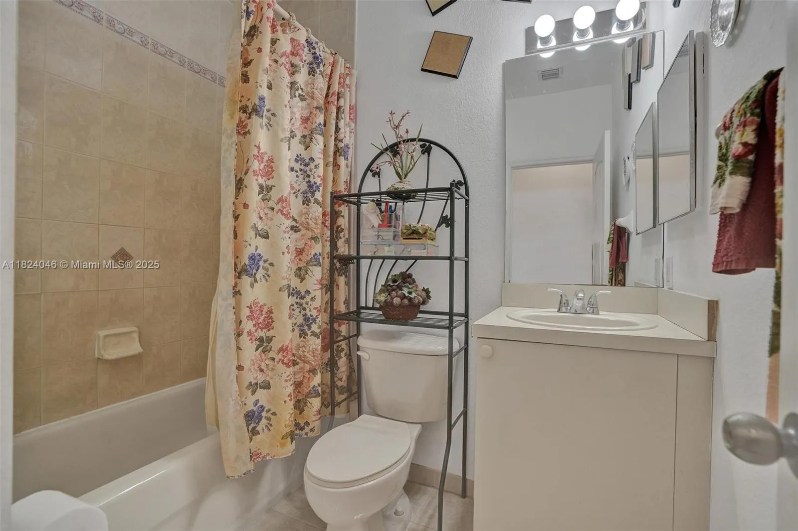 Miami, Florida 33194, United States, 3 Bedrooms Bedrooms, ,3 BathroomsBathrooms,Residential,Active,155958