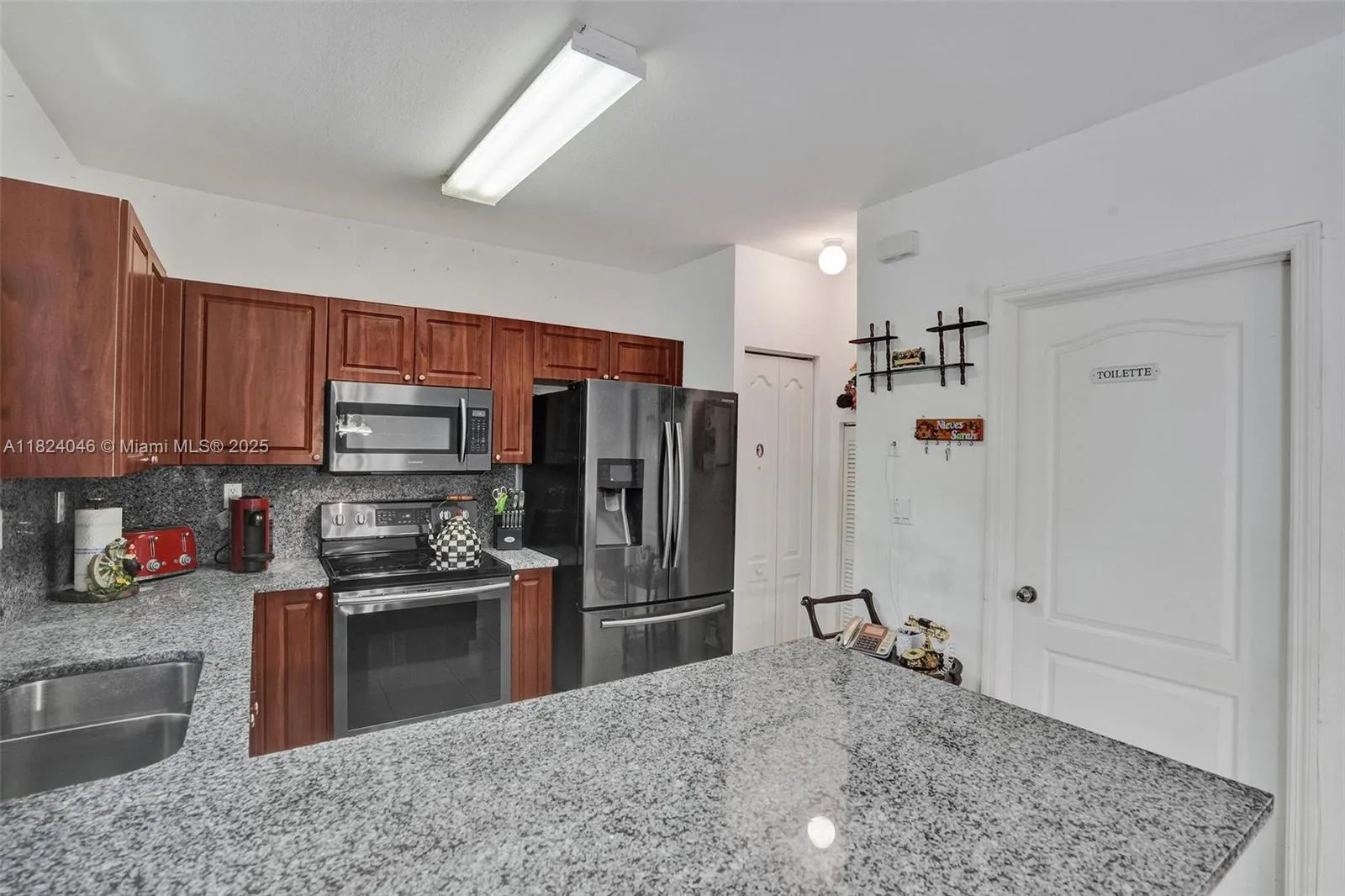 Miami, Florida 33194, United States, 3 Bedrooms Bedrooms, ,3 BathroomsBathrooms,Residential,Active,155958