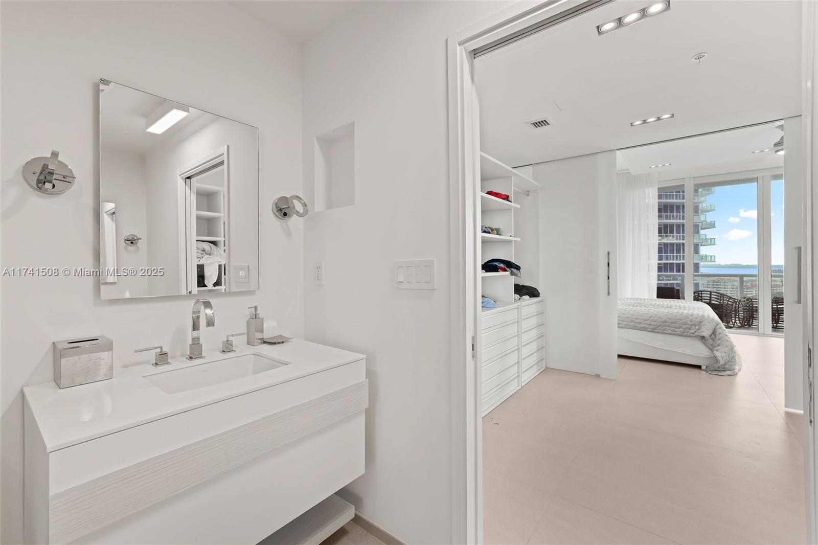 CONTINUUM ON SOUTH BEACH - Residential Lease