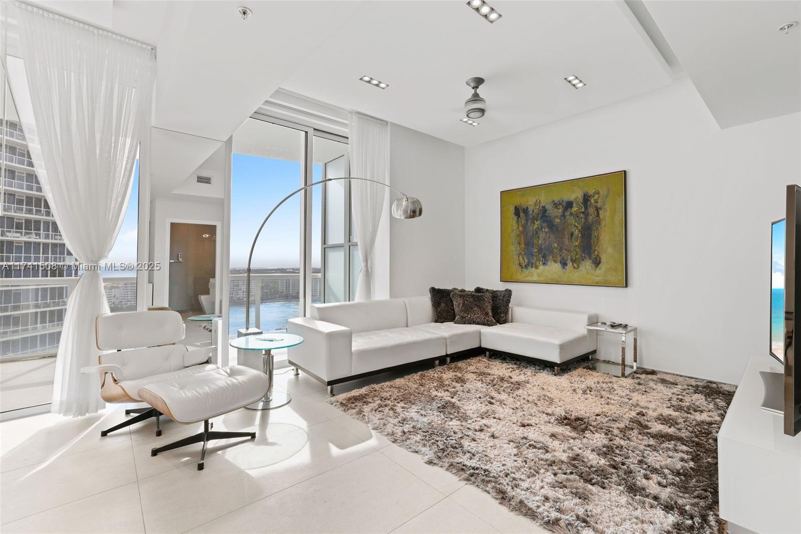 CONTINUUM ON SOUTH BEACH - Residential Lease