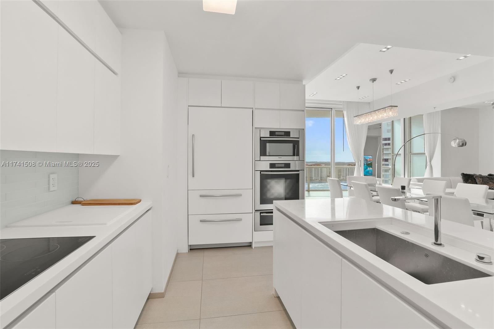 CONTINUUM ON SOUTH BEACH - Residential Lease