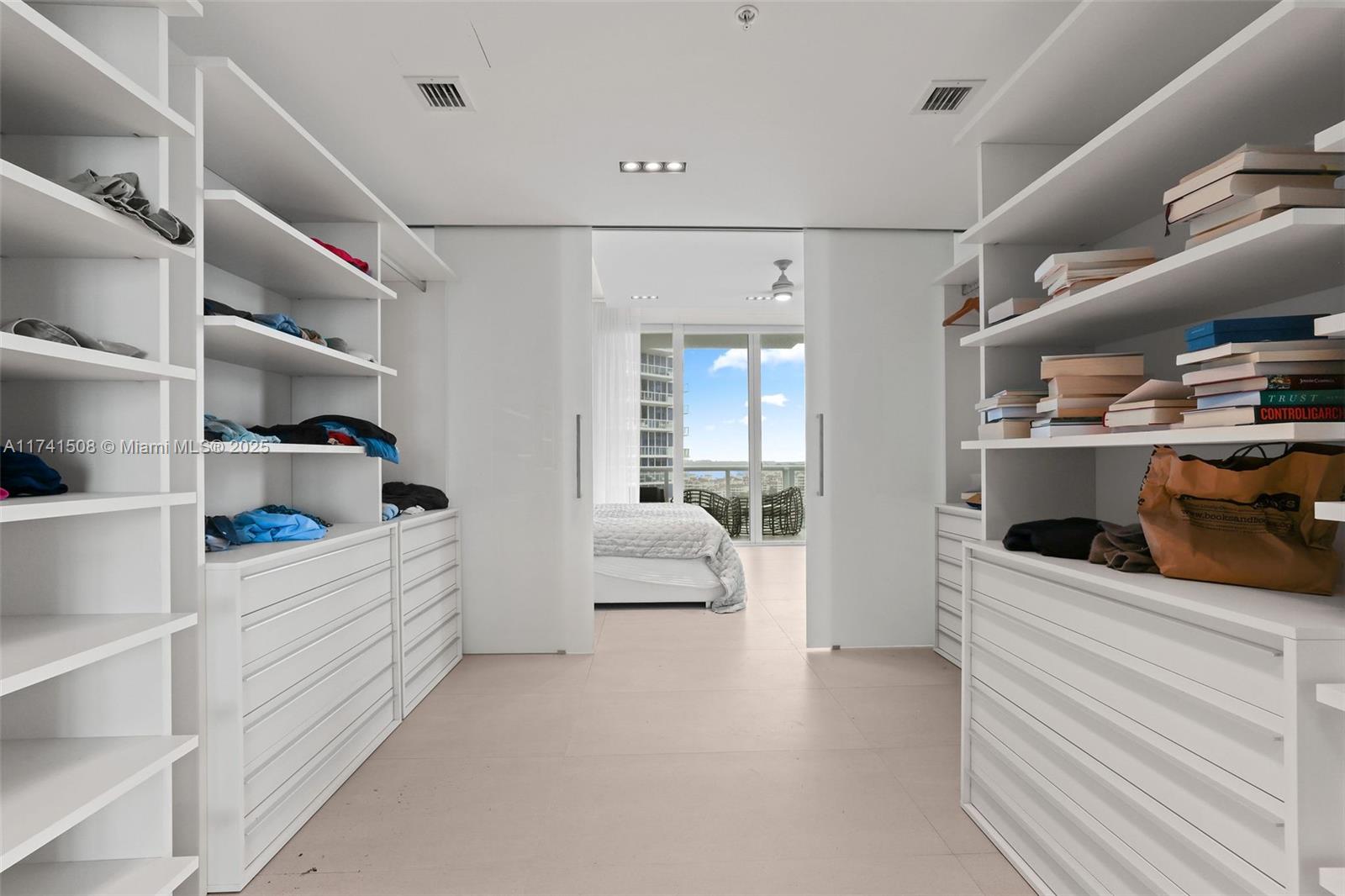 CONTINUUM ON SOUTH BEACH - Residential Lease