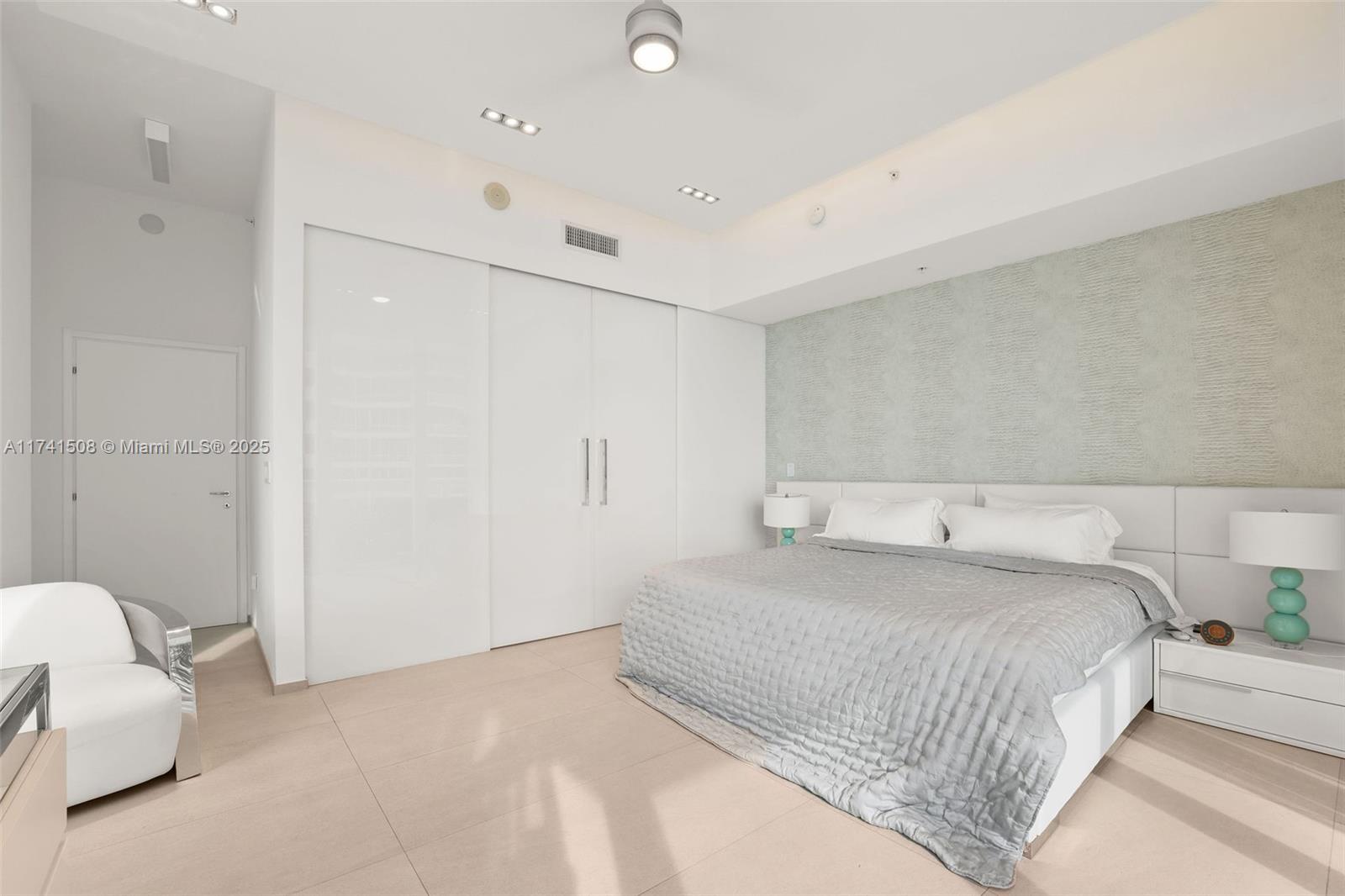 CONTINUUM ON SOUTH BEACH - Residential Lease