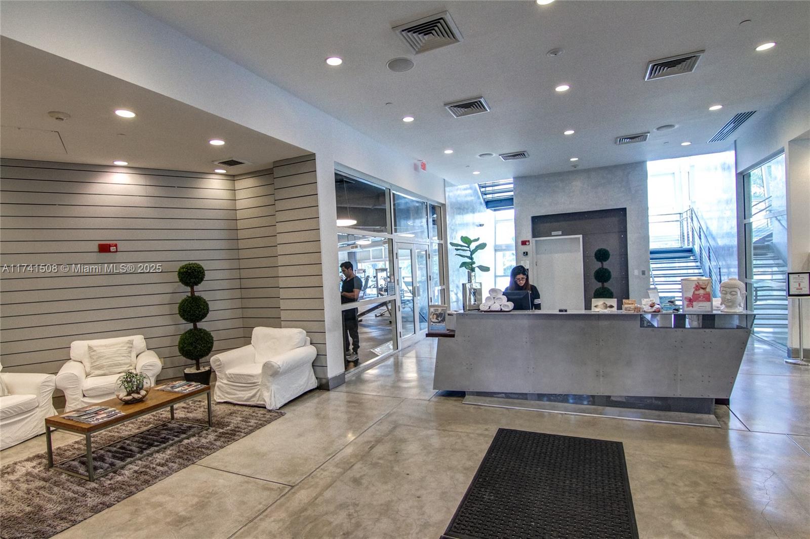 CONTINUUM ON SOUTH BEACH - Residential Lease