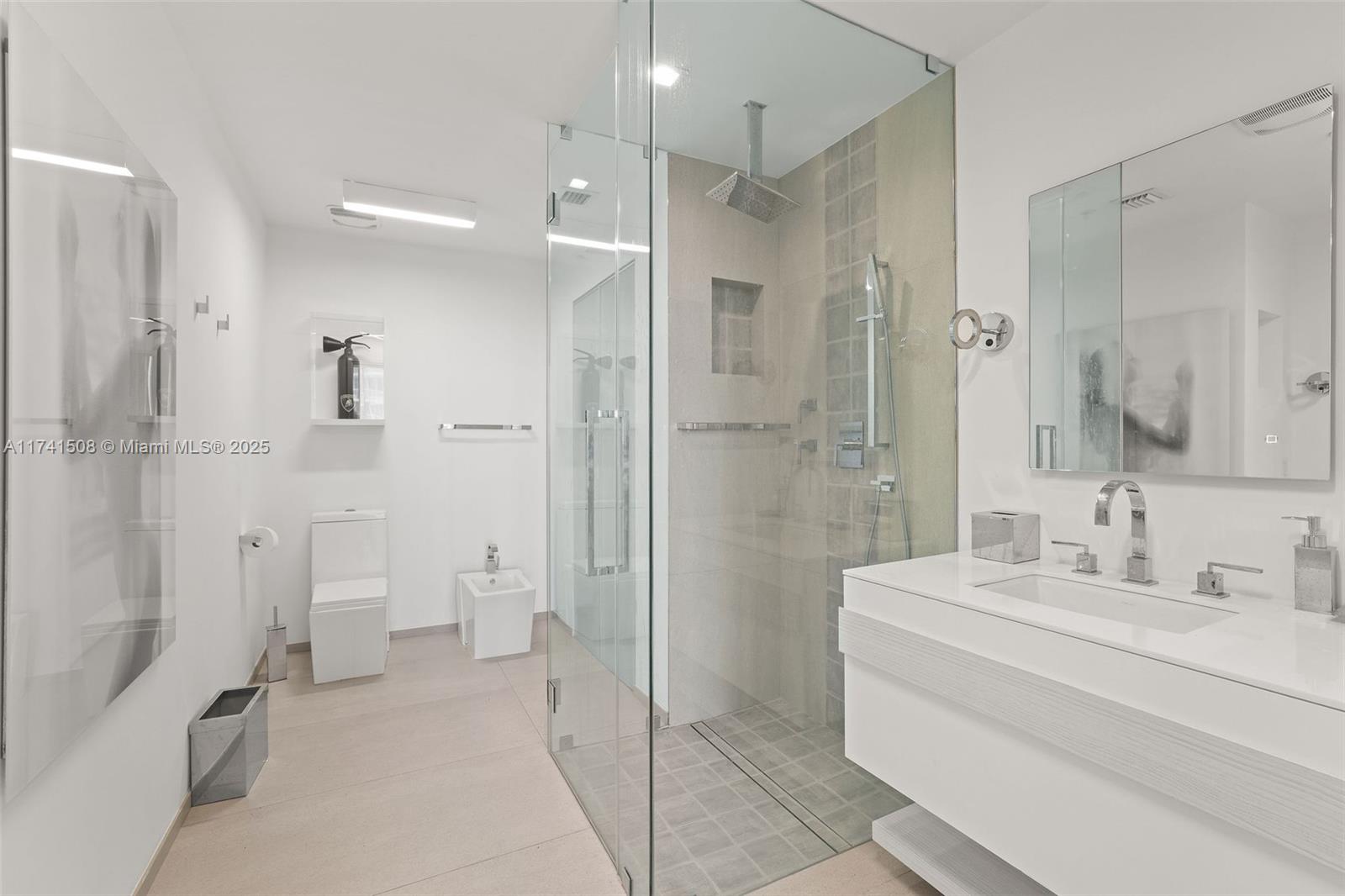 CONTINUUM ON SOUTH BEACH - Residential Lease