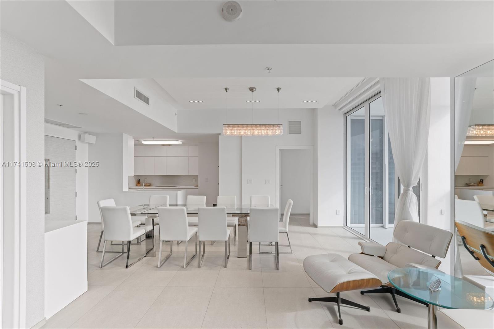 CONTINUUM ON SOUTH BEACH - Residential Lease