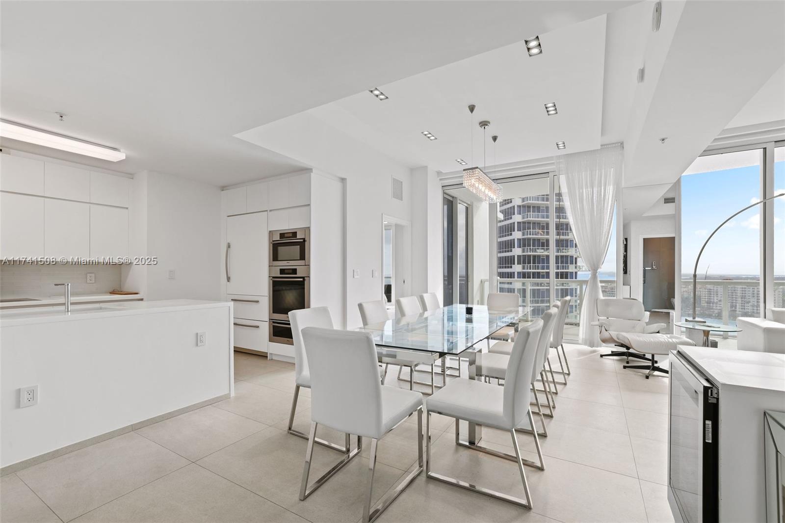 CONTINUUM ON SOUTH BEACH - Residential Lease