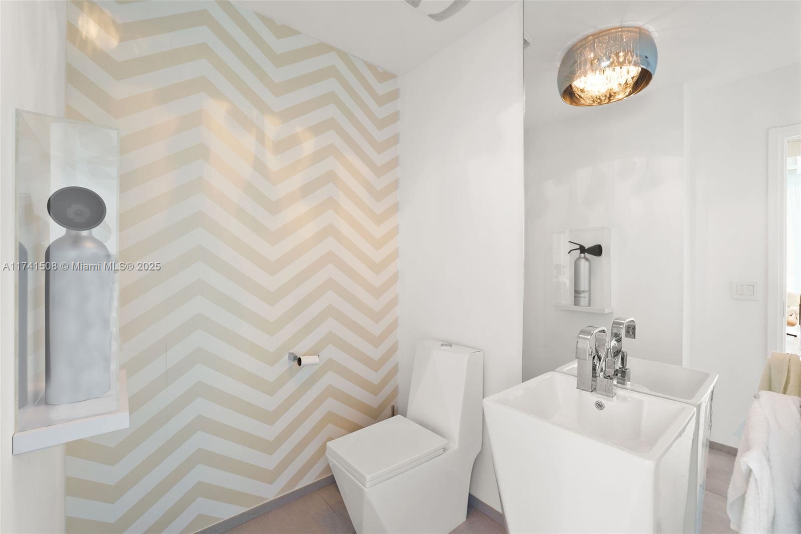 CONTINUUM ON SOUTH BEACH - Residential Lease