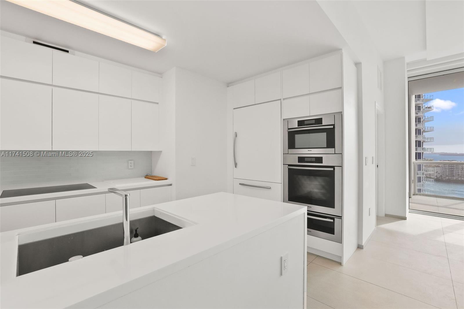 CONTINUUM ON SOUTH BEACH - Residential Lease