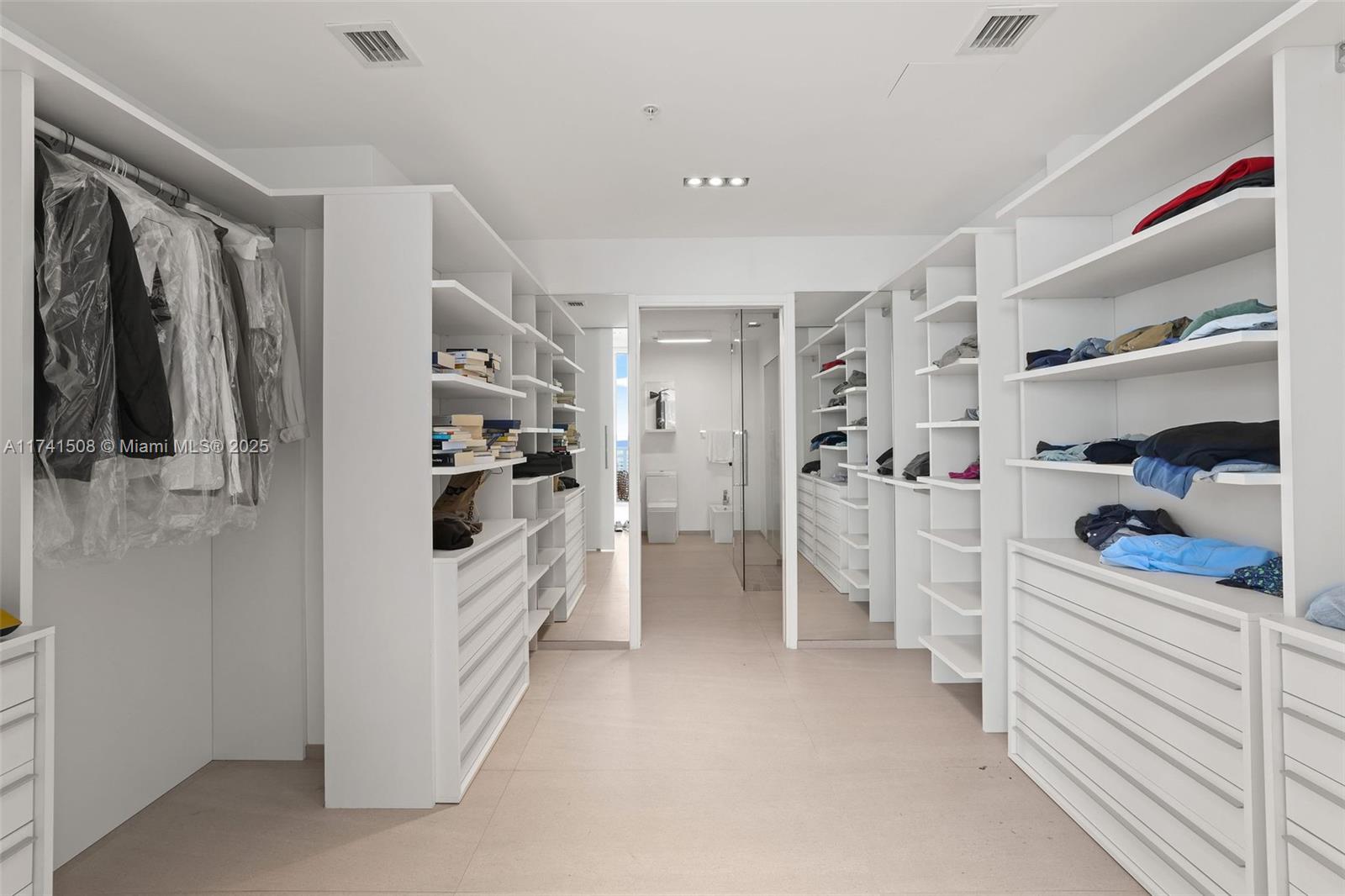 CONTINUUM ON SOUTH BEACH - Residential Lease