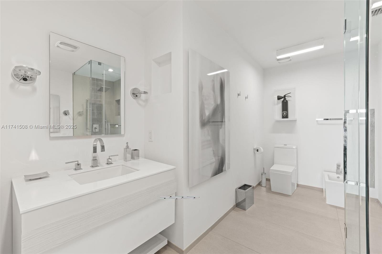 CONTINUUM ON SOUTH BEACH - Residential Lease