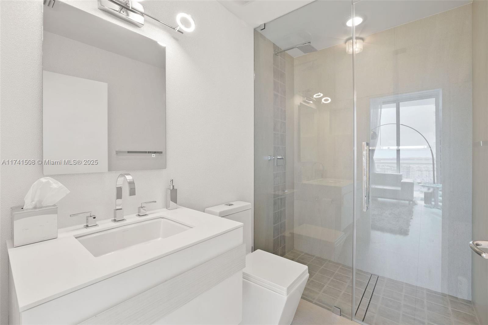 CONTINUUM ON SOUTH BEACH - Residential Lease