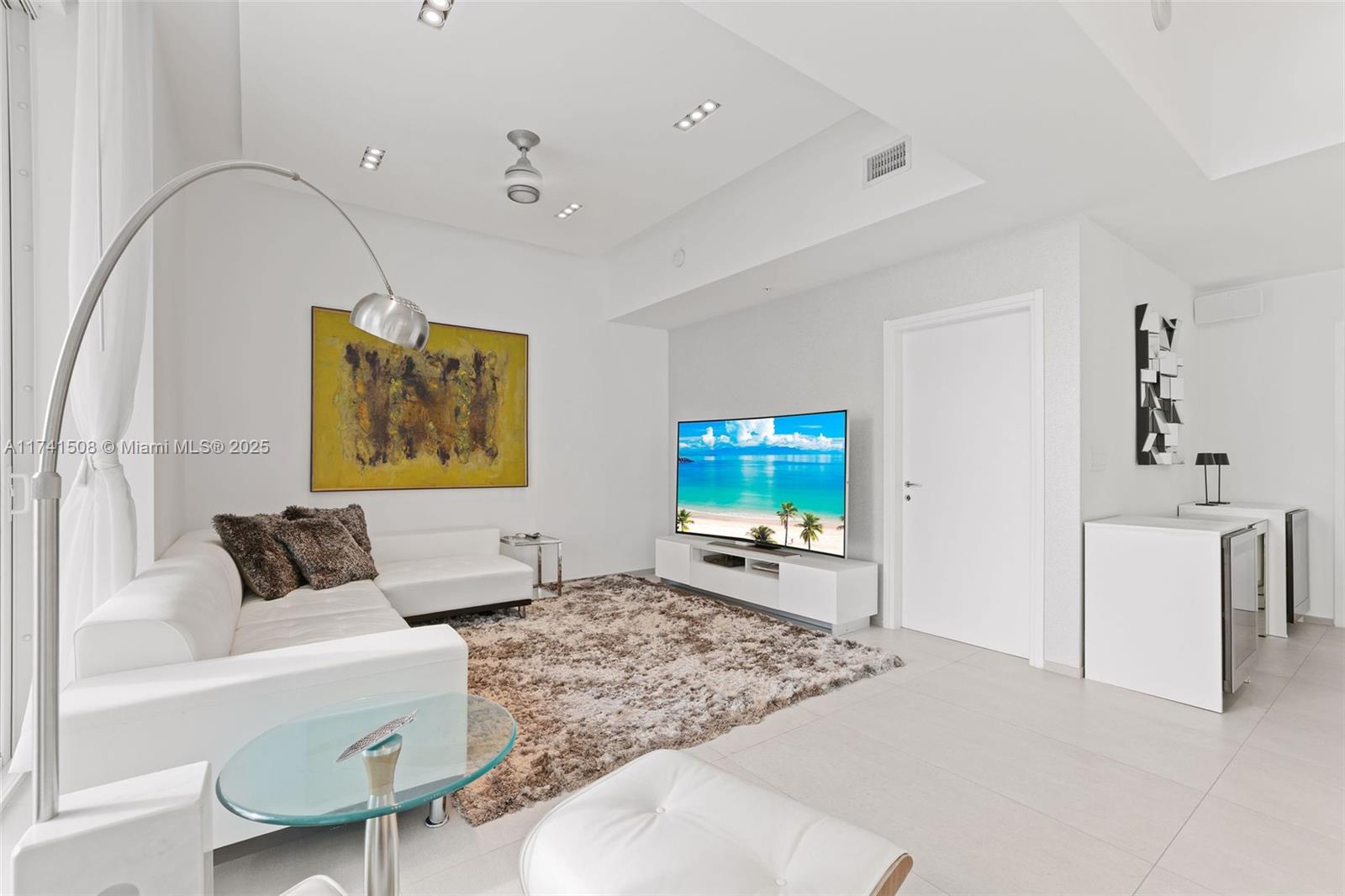 CONTINUUM ON SOUTH BEACH - Residential Lease
