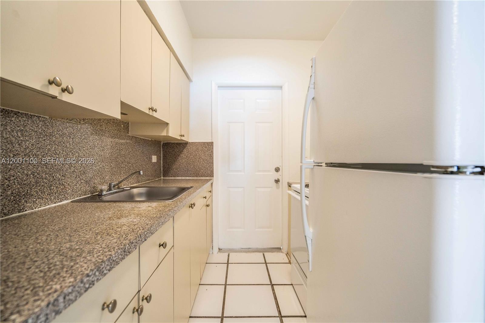 ALTOS DEL MAR - Residential Lease