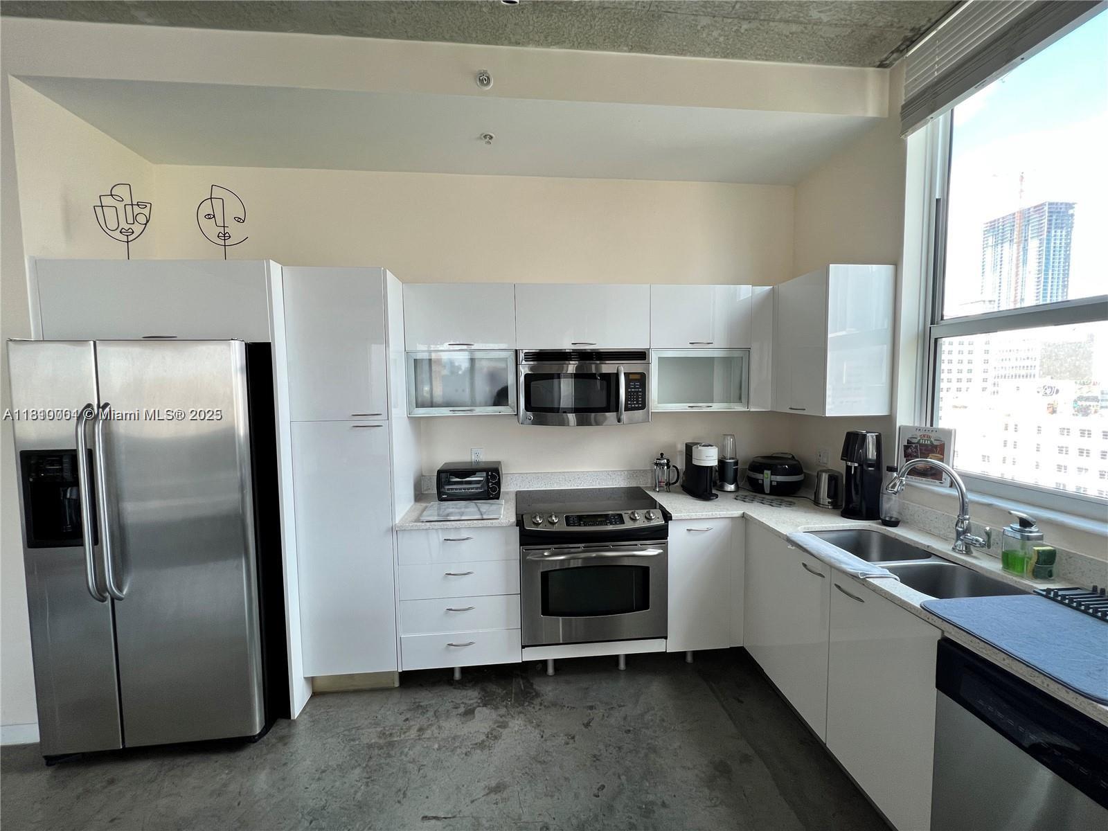 133 NE 2nd Ave 913