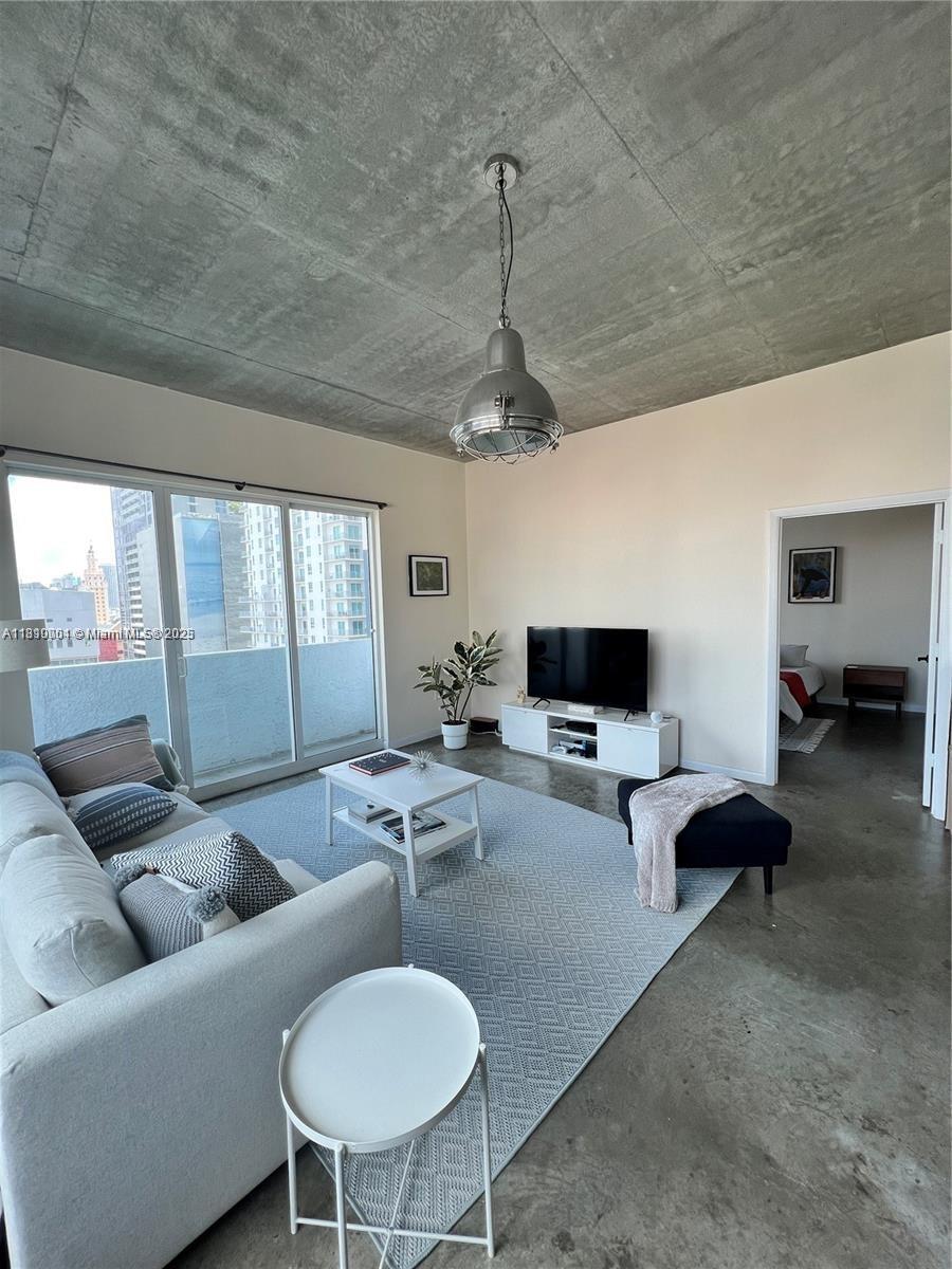 133 NE 2nd Ave 913