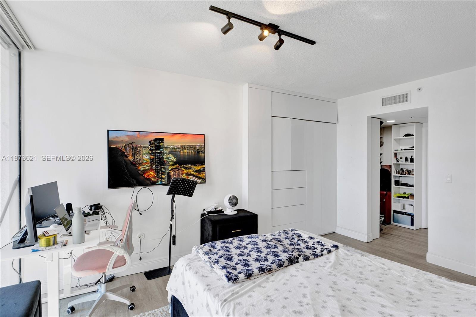 OPERA TOWER CONDO - Residential