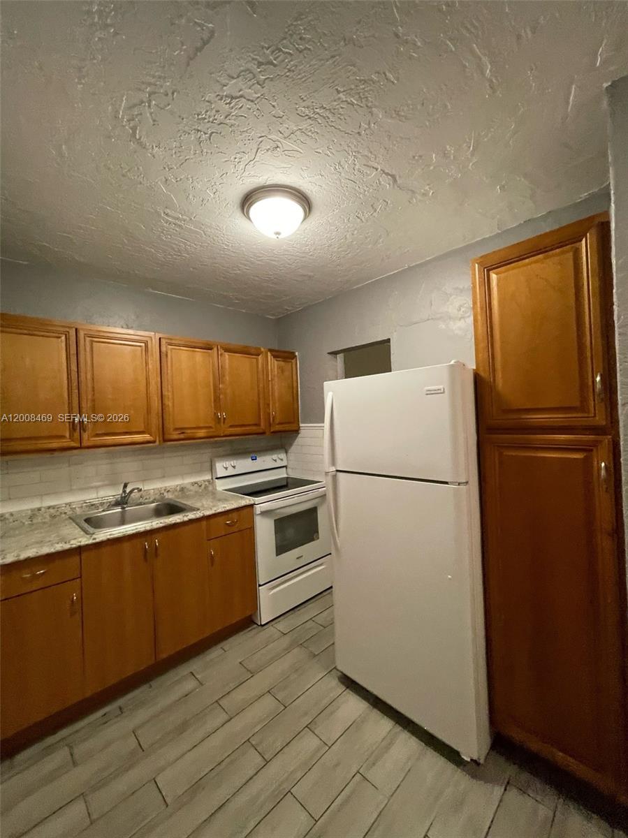 ROOSEVELT GARDENS 3RD ADD - Residential Income
