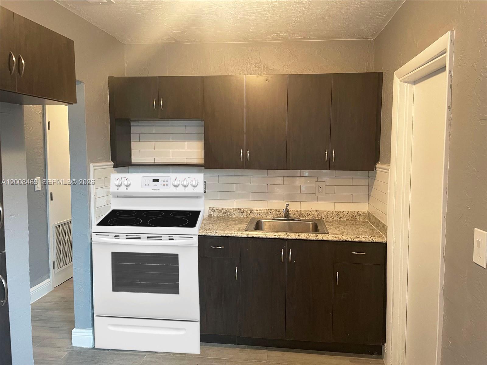 ROOSEVELT GARDENS 3RD ADD - Residential Income