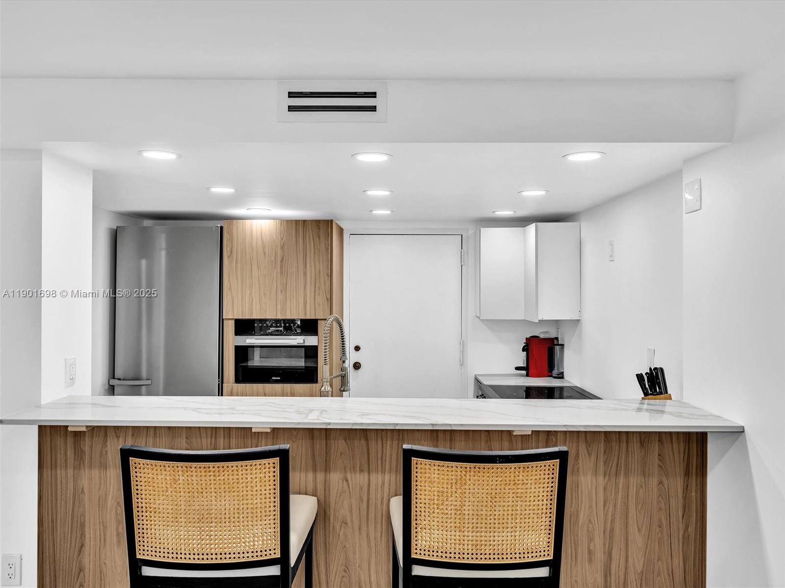 10000 PLAZA CONDO-SOUTH T - Residential Lease