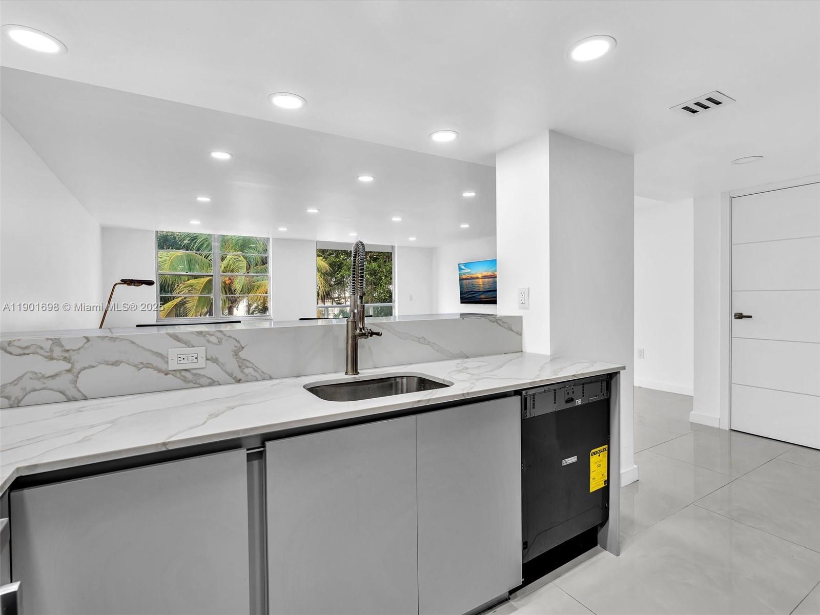 10000 PLAZA CONDO-SOUTH T - Residential Lease