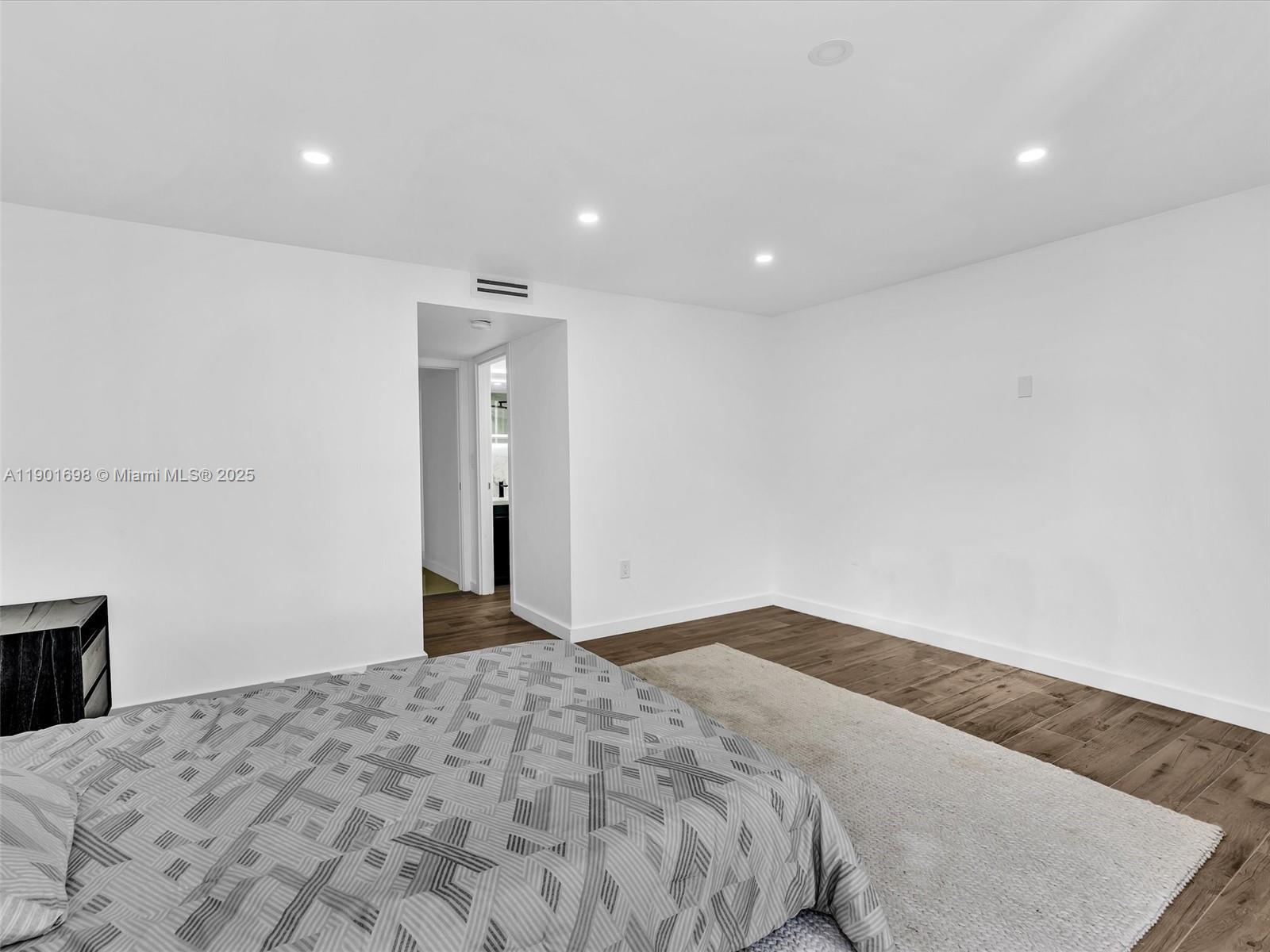 10000 PLAZA CONDO-SOUTH T - Residential Lease