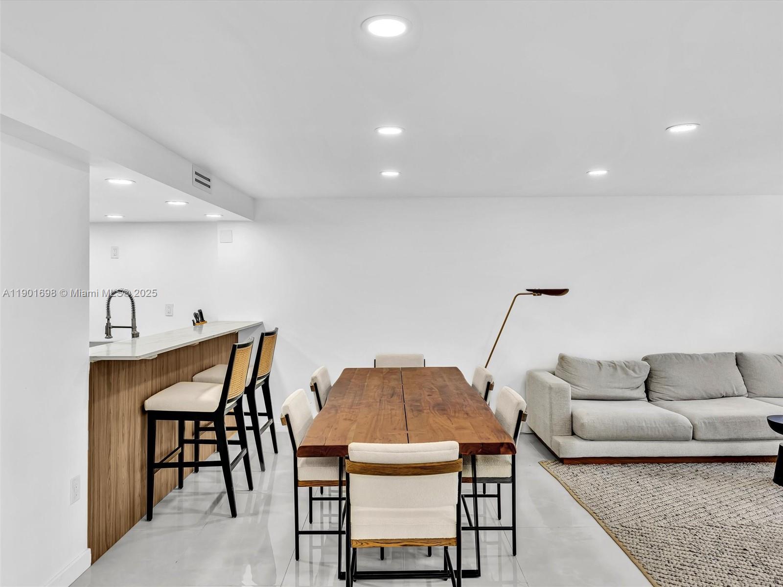 10000 PLAZA CONDO-SOUTH T - Residential Lease