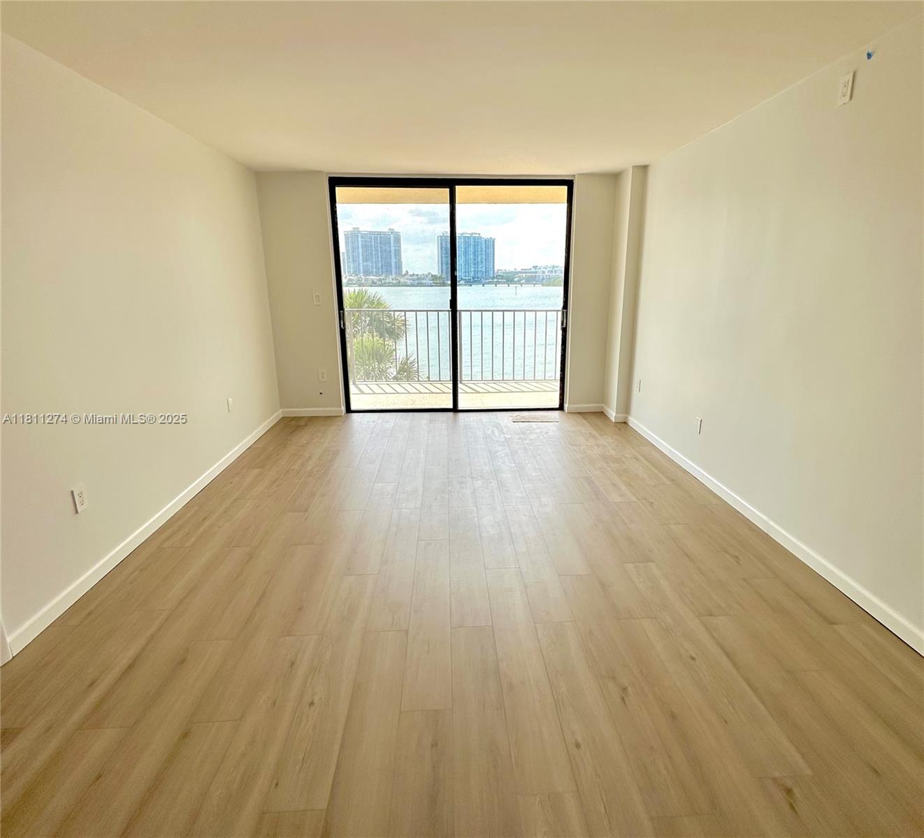 17878 N Bay Rd 306