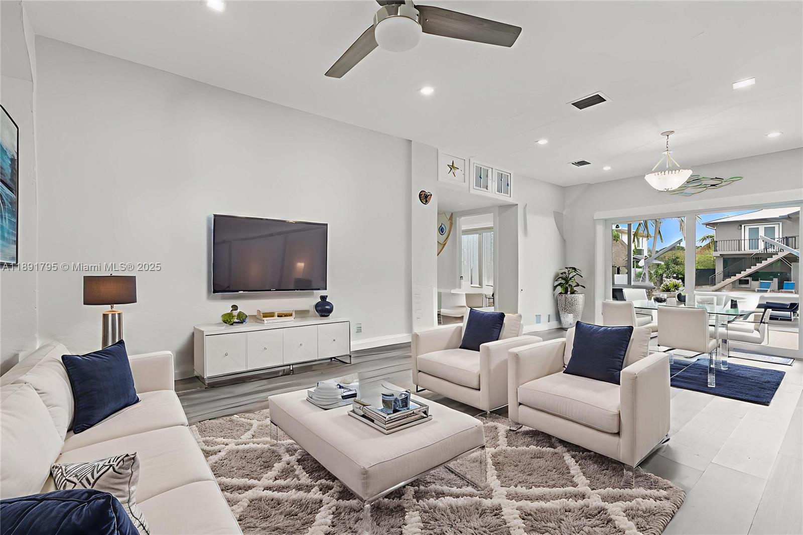 PARADISE POINT COVE - Residential