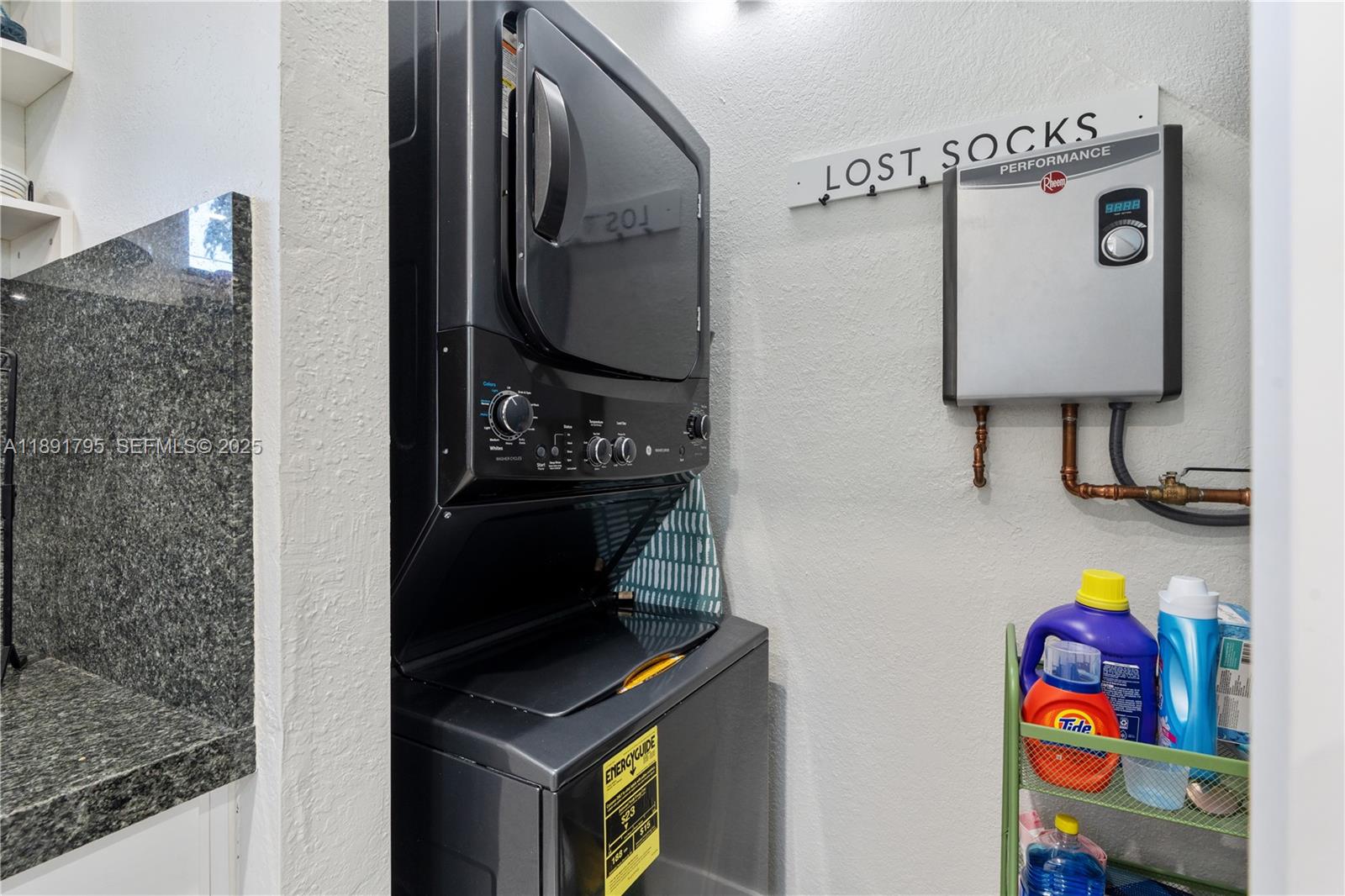 PARADISE POINT COVE - Residential