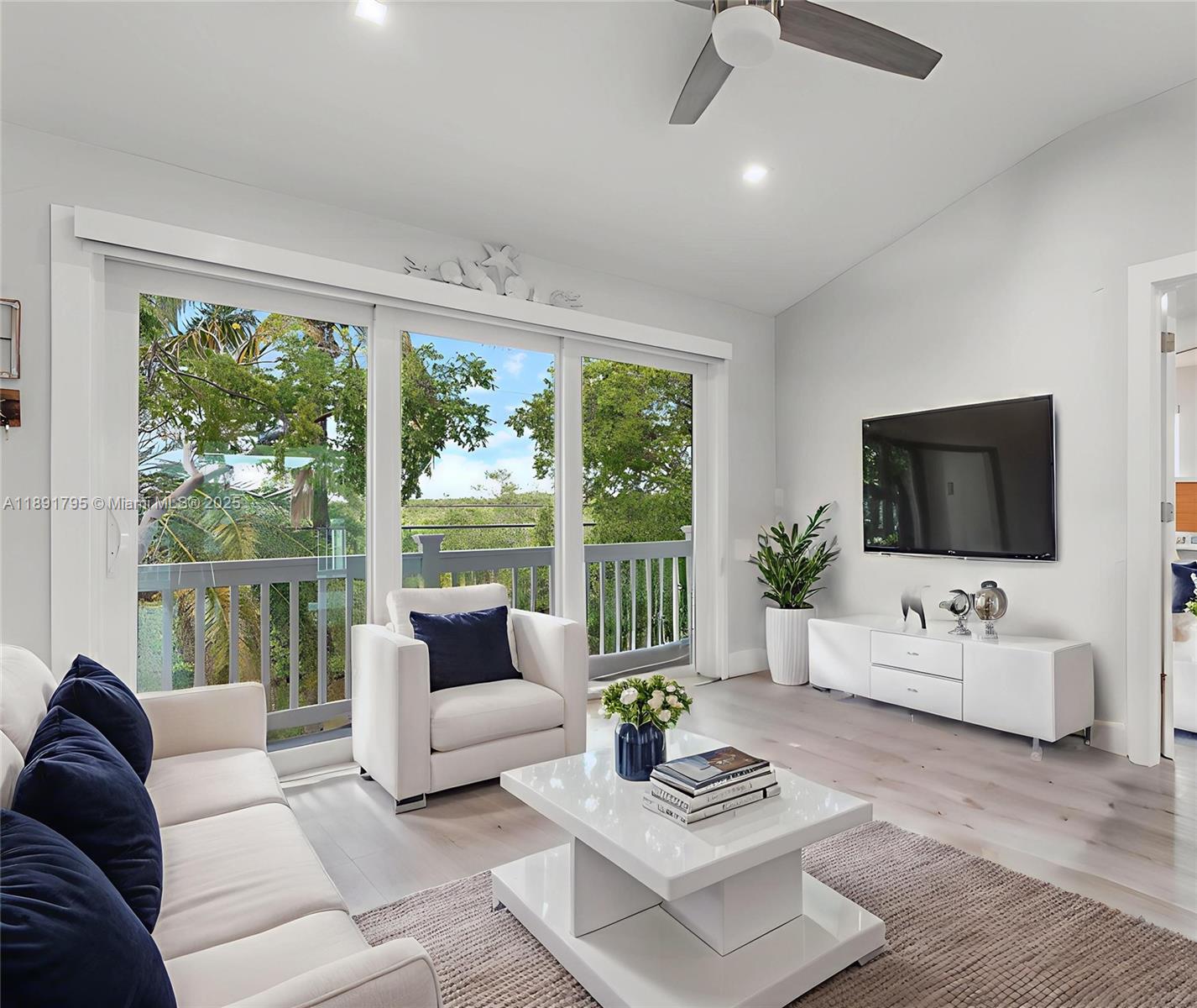 PARADISE POINT COVE - Residential