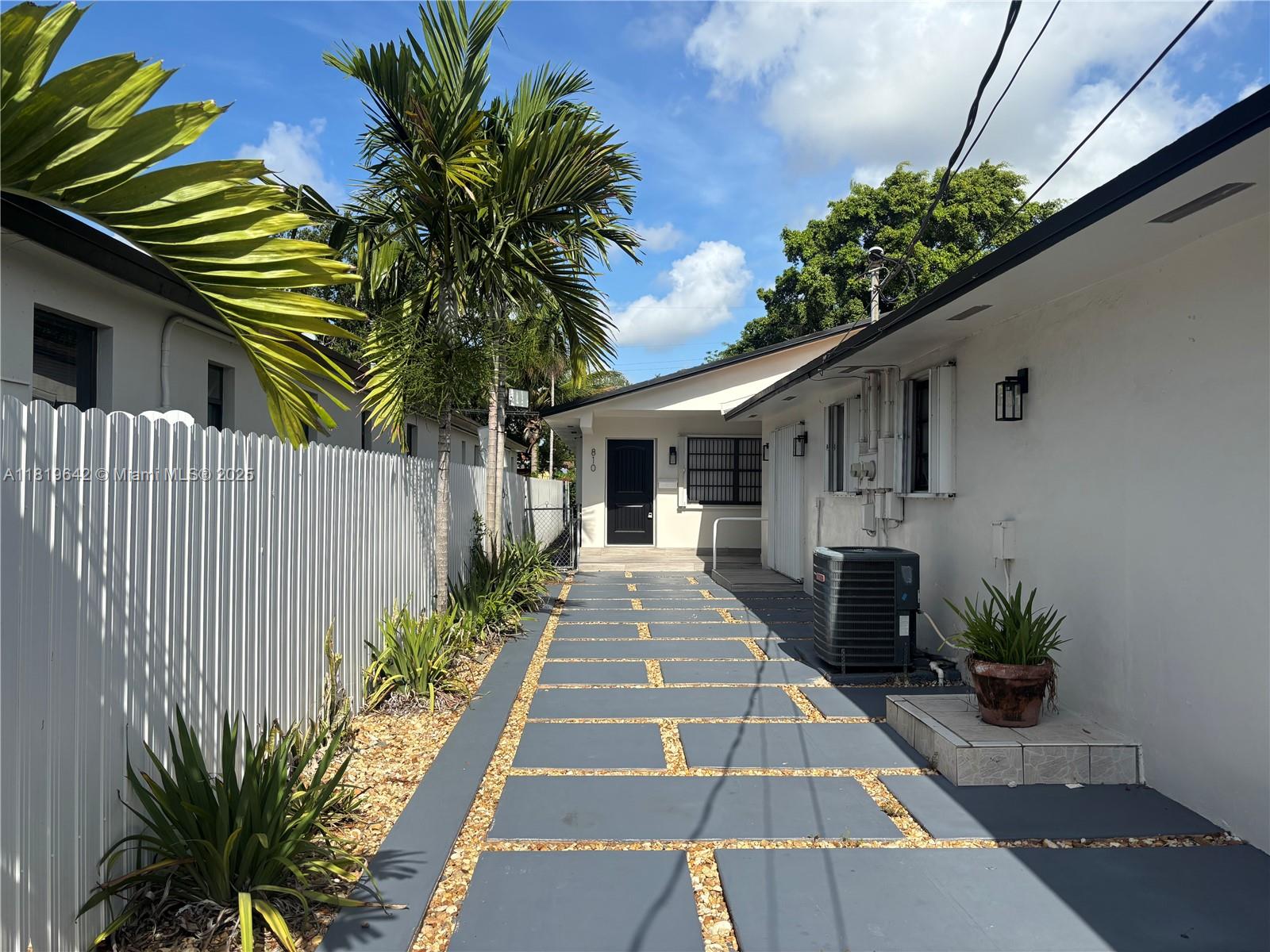 Rental Property at 810 Nw 31st Ave 2, Miami, Broward County, Florida - Bedrooms: 4 
Bathrooms: 2  - $4,300 MO.