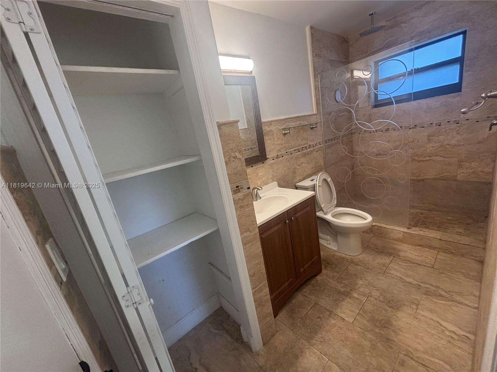 810 NW 31st Ave 2